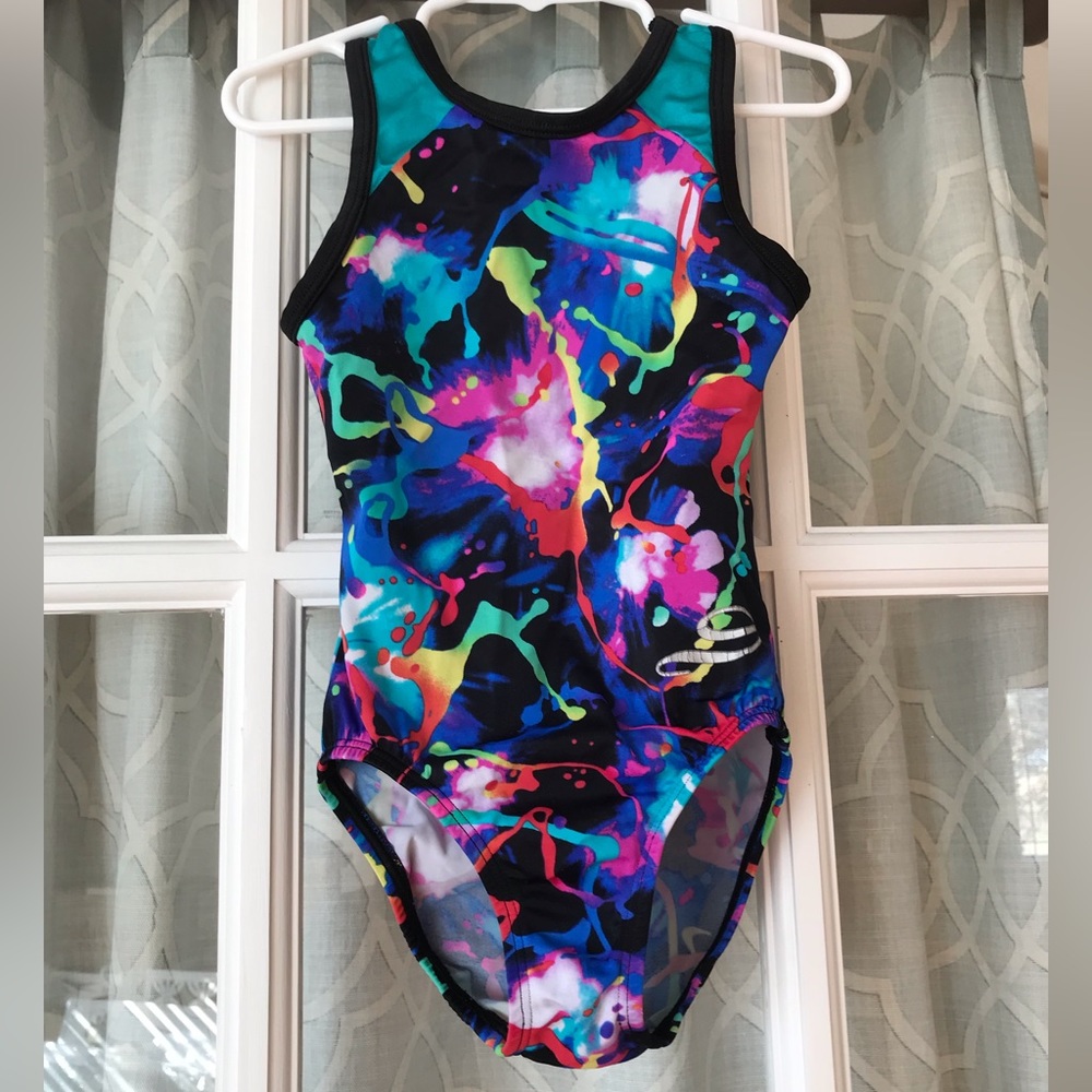 Dreamlight Activewear dance or gymnastics leotard size 6-7 logo cracking in pic